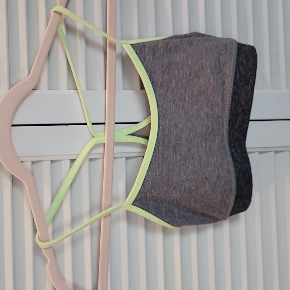 Lululemon razorback sports bra